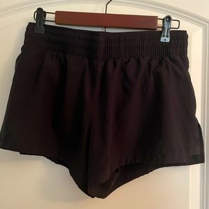 Fabletics Breathe Mid-Rise Run Short